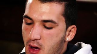 Гопник дал на рот милому пассиву своего брата и отъебал его в тесную задницу