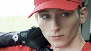 Тренер негр в машине сделал худому пацану ануслинг и выебал его в маленький зад