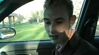 Студент гомик пососал учителю в машине и принял на лицо его сперму