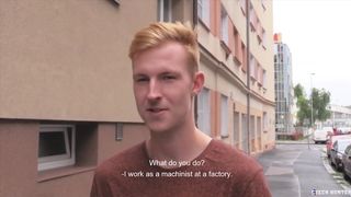 Гей за деньги оттрахал пассива блондина в зад и спустил ему сперму в рот