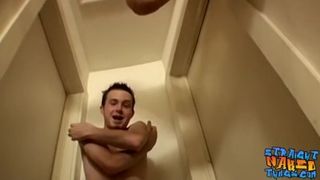 Студенты трясут в общаге яйцами перед камерой и дрочат