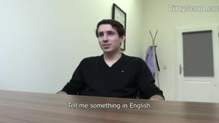 Секс на собеседовании за деньги с минетом от милого парня и трахом на полу