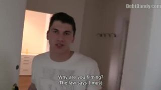 За деньги пассивный пацан взял у мужика в рот и дал раком в жопу