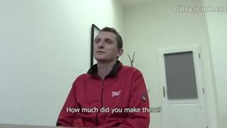 Мужик на собеседовании показал за деньги свой вялый пенис и взял у гея в рот